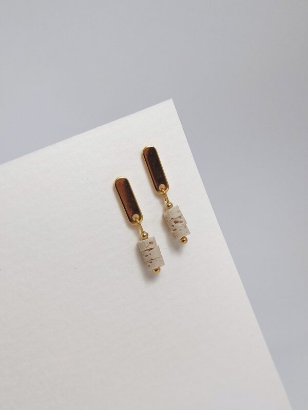 Kolczyki z białą lawą