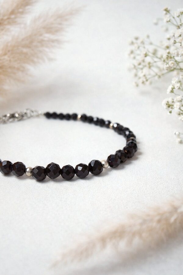 Bransoletka z turmalinem - z dodatkami w kolorze srebrnym