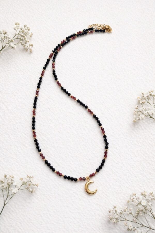 Naszyjnik z turmalinu i granatu z zawieszką księżyca
