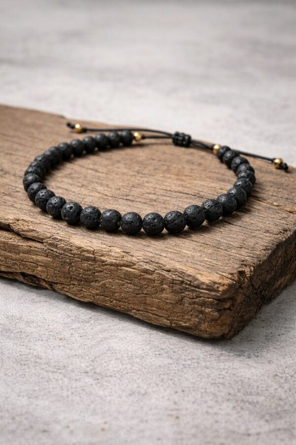 Bransoletka męska z drobnej lawy wulkanicznej