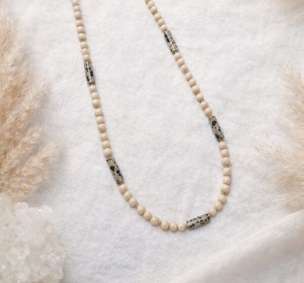 Naszyjnik z kamienia rzecznego i jaspisu dalmatyńskiego