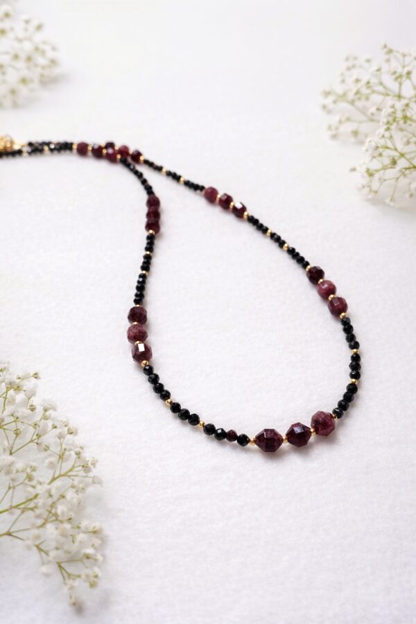 Naszyjnik z czarnego turmalinu i granatu