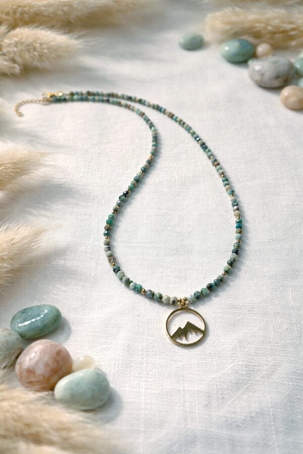 Naszyjnik z turkusu z zawieszką góry