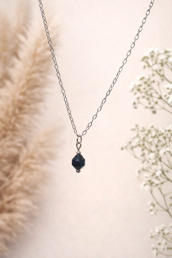 Naszyjnik z czarnym turmalinem na łańcuszku