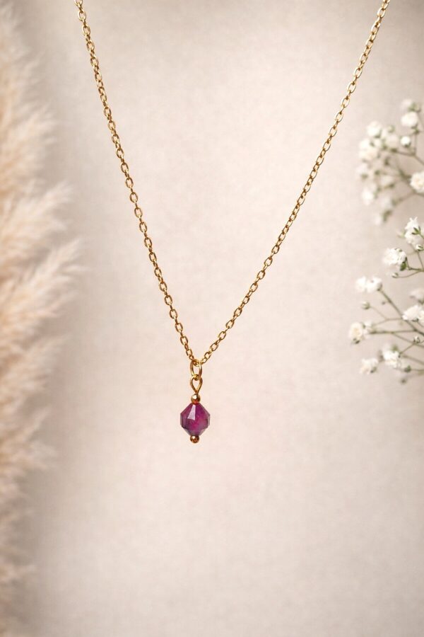 Naszyjnik z granatem na łańcuszku